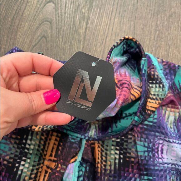 NWT New Look Sport Colorful Geometric Print Athletic Workout Capri Pants Size 2X - Picture 3 of 4